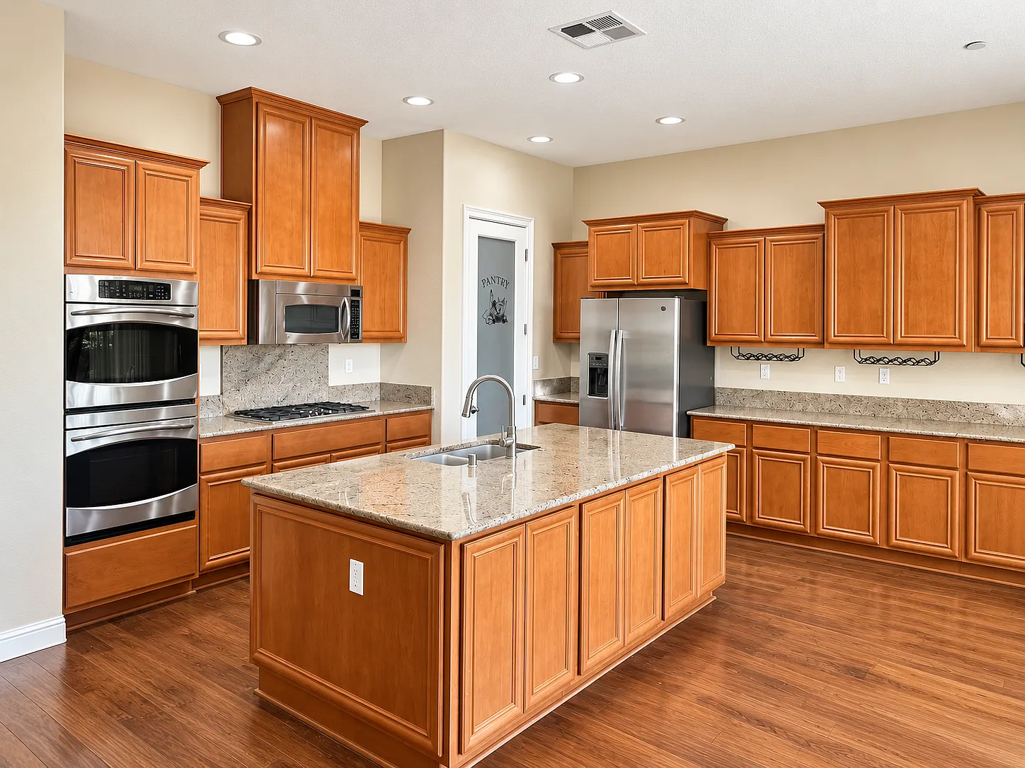 3 bed, 2541 sqft, $4,000 — Photo 3