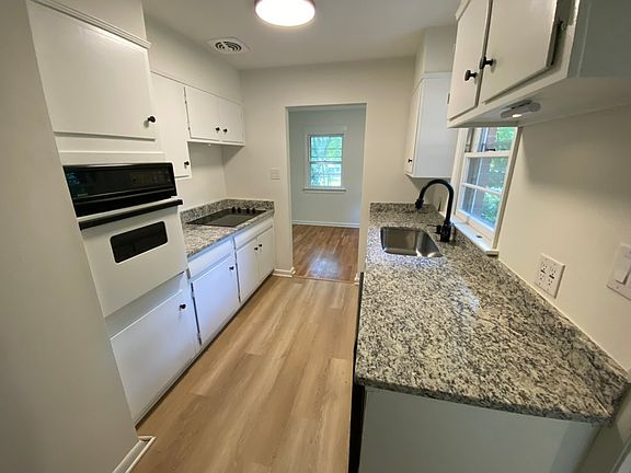 4th image of 111 Winston Dr