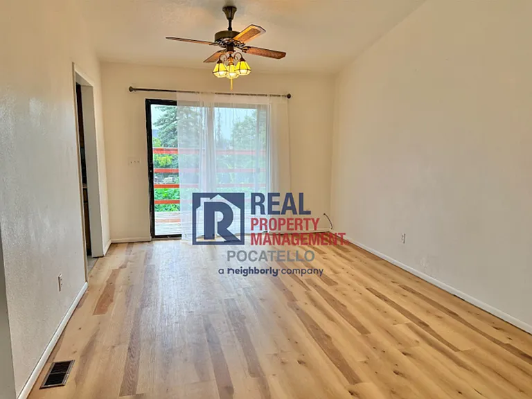 1750 Lancaster St — Photo 7