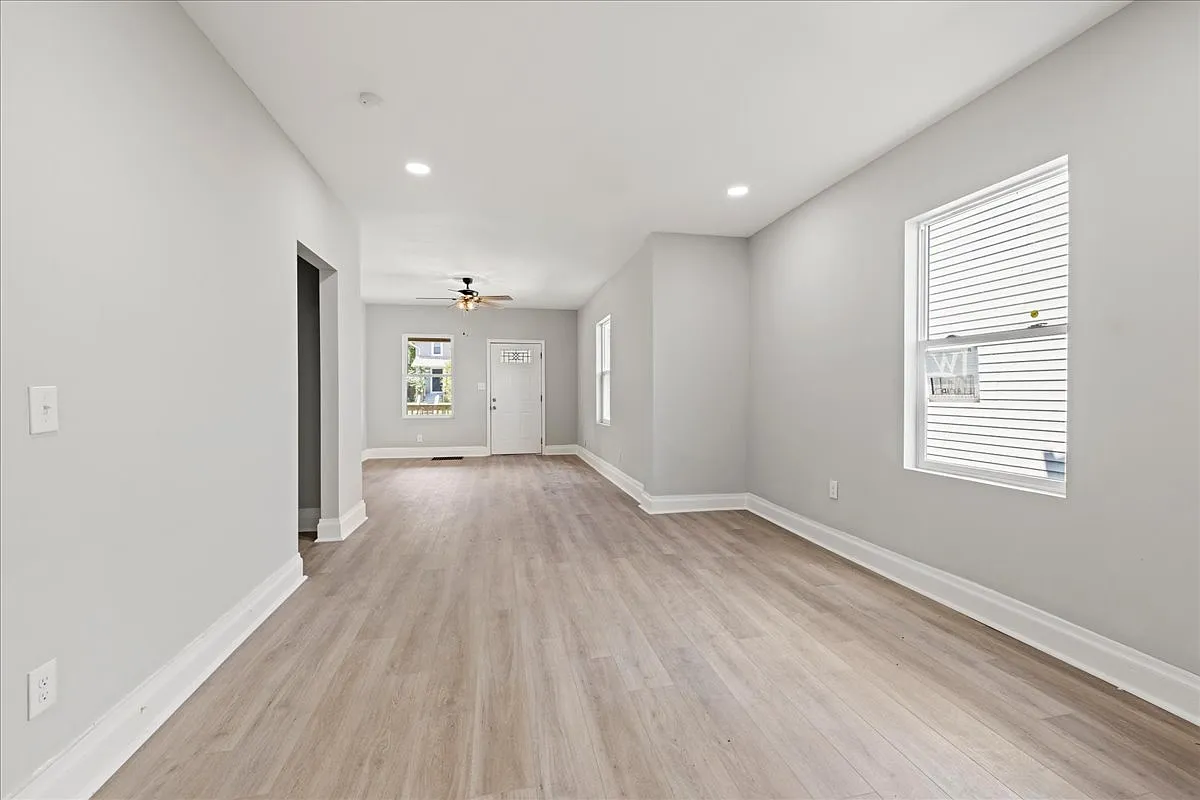 3 bed, 1.5 bath, 1350 sqft, $1,450 — Photo 3