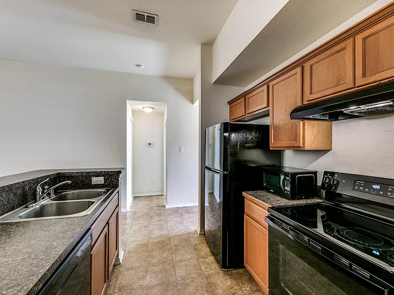 15407 Dorothy Nell Dr — Photo 5