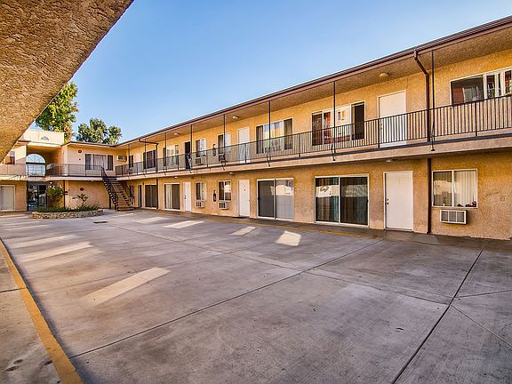3rd image of 20414 Cohasset St APT 24