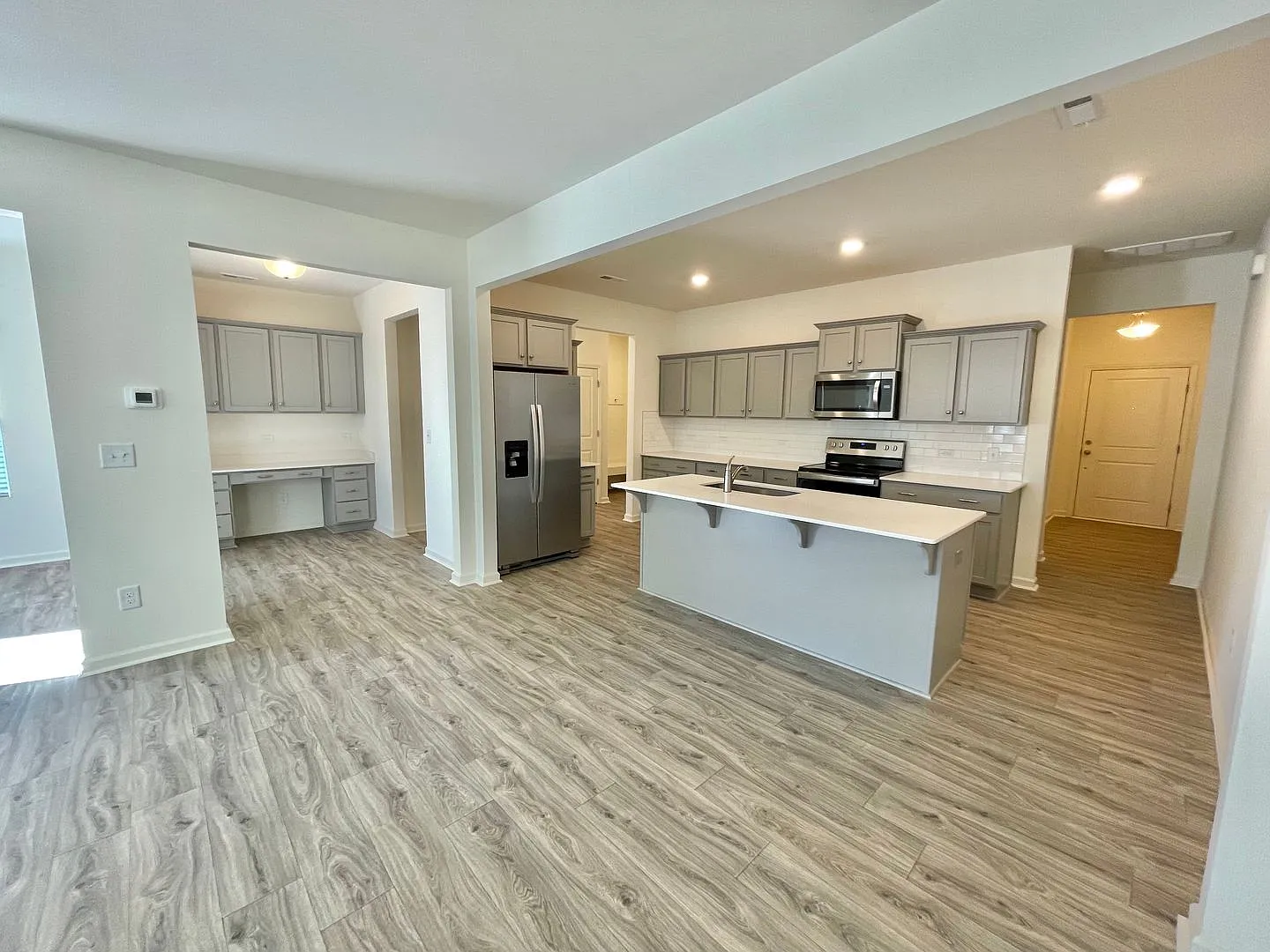 3 Bed, 2.5 Bath Home with Bonus Loft & Private Owner Suite - Available October 4th — Photo 4