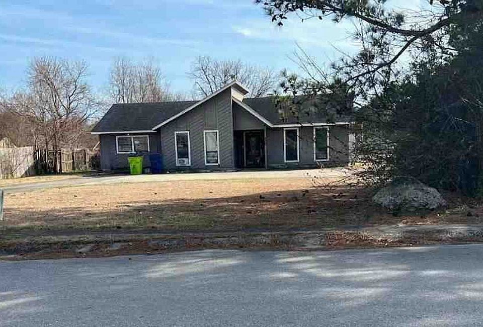 1st image of 200 Sanders Ln