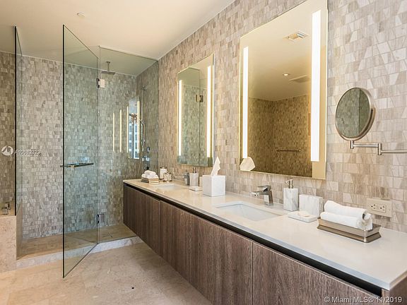 5th image of 68 SE 6th St APT 3403