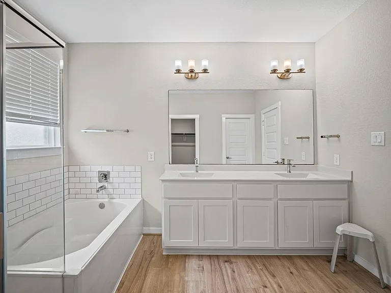 3042 Schultz Manor Ln — Photo 20