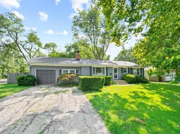 5901 W 67th Ter, Overland Park, KS 66204