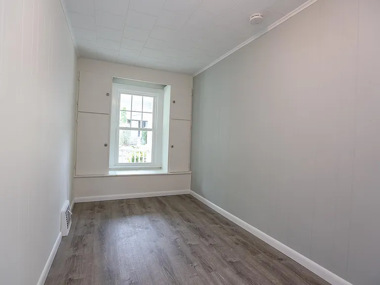 146 Benton St — Photo 18