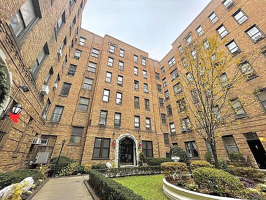 5th image of 4871 Broadway APT 2M