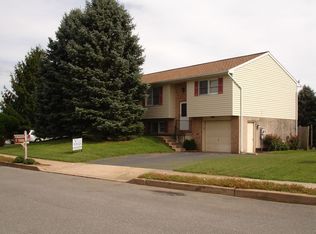 22 Pickford Dr, Lancaster, PA 17603