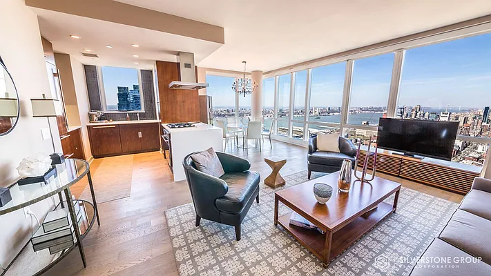 Rented by Silverstone Group USA Corp. | media 39