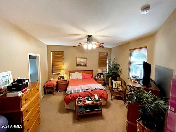 5th image of 2657 E Clifton Ave