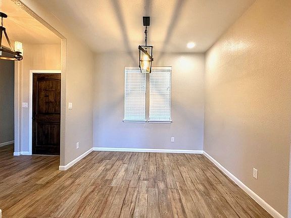 3rd image of 1510 S Mimosa St