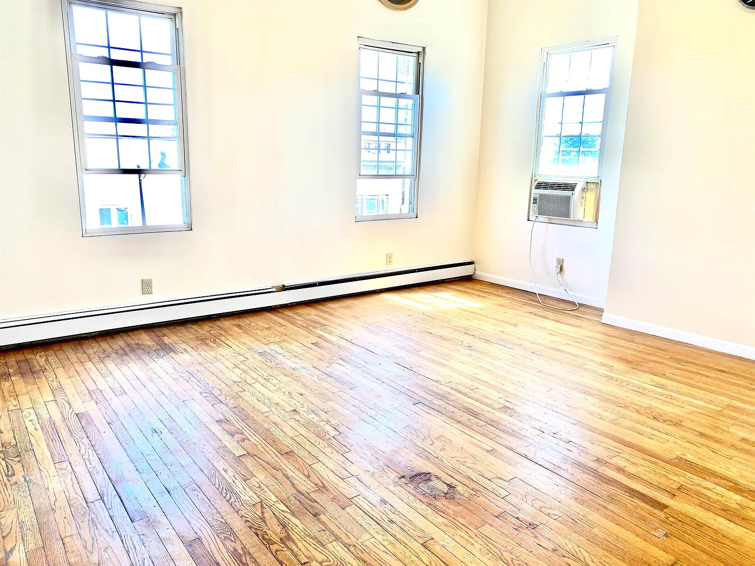 3 bed, 1.0 bath, $3,000 — Photo 3