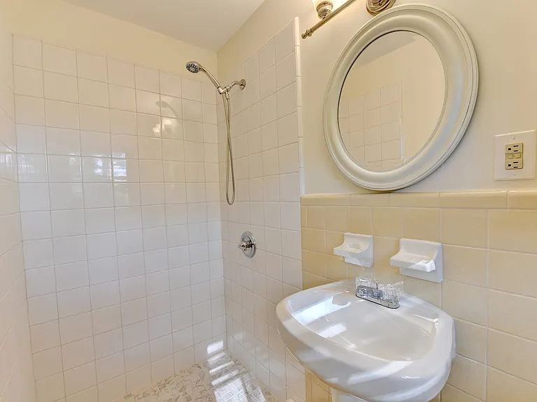 2628 Whitehurst Dr NE — Photo 20