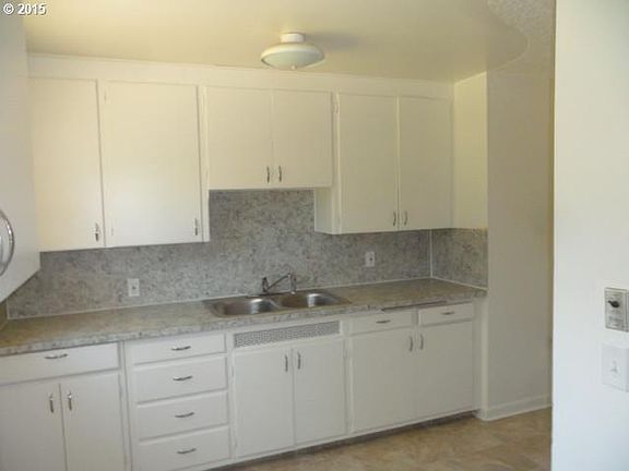 4th image of 311 SE 101st Ave