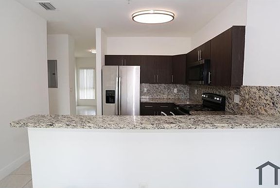 3rd image of 5901 NW 182nd Ln #102