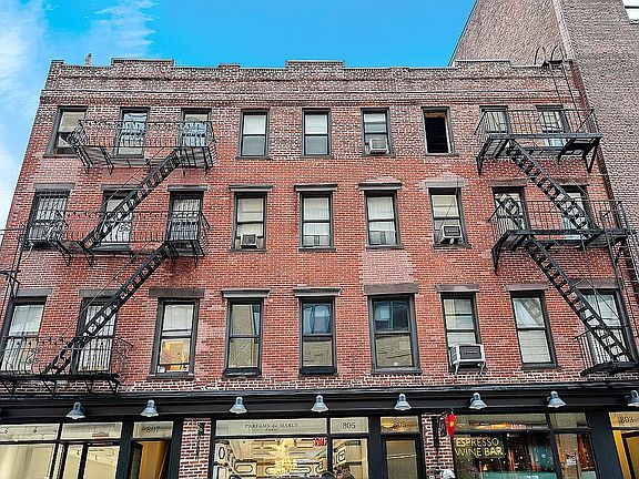 5th image of 803 Washington St #2