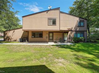 26721 Lake Of The Falls Blvd, Olmsted Falls, OH 44138