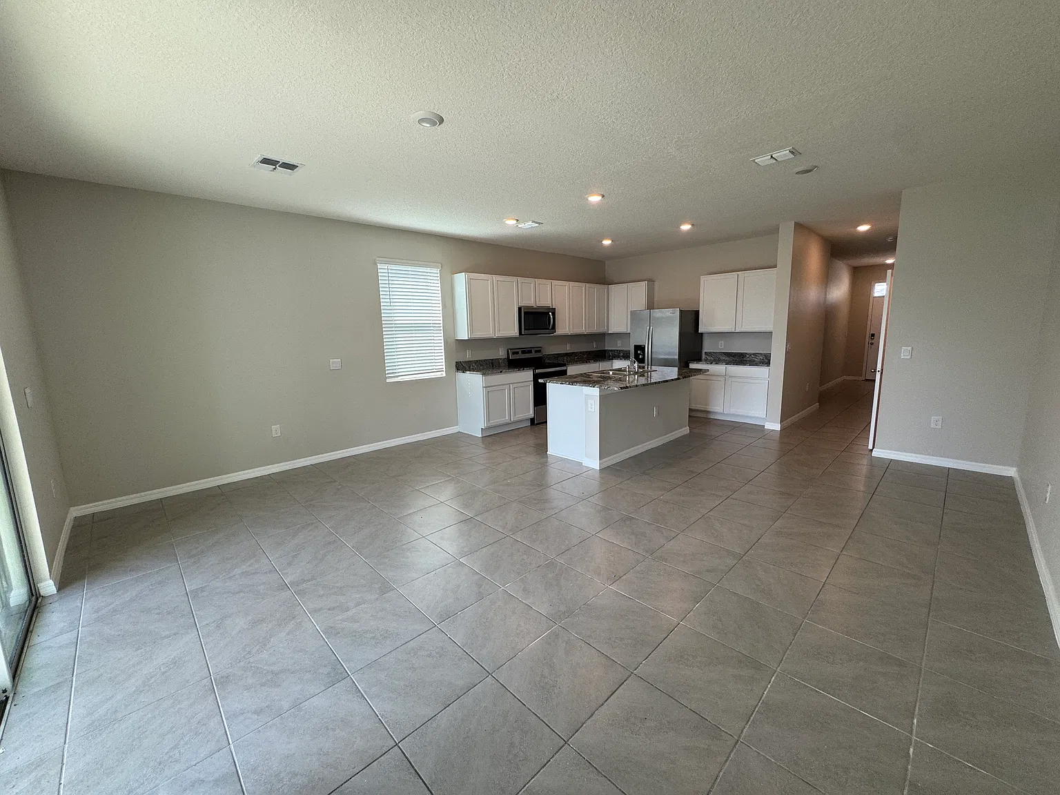 Unfurnished 3 Beds 2 Baths In Wildwood — Photo 2