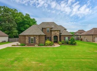 296 Stornaway Dr, Jackson, TN 38305