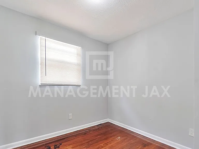 2128 W 15th St — Photo 8