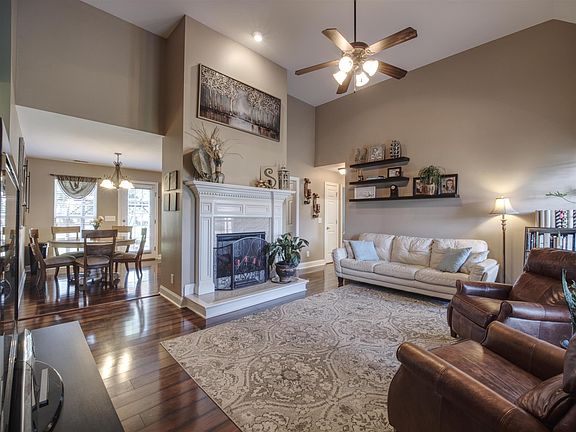 3rd image of 204 Glade Dr