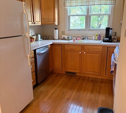 3rd image of 110 Washington Pl #110