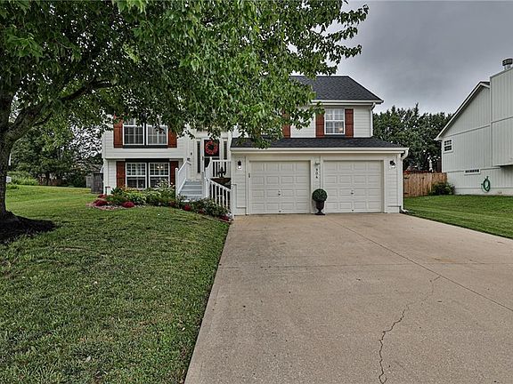 2nd image of 904 Spruce Dr