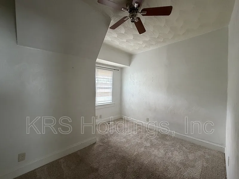 3 bed, 1.0 bath, 1200 sqft, $1,400 — Photo 4