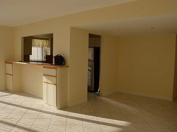 5th image of 18181 NE 31st Ct APT 1404
