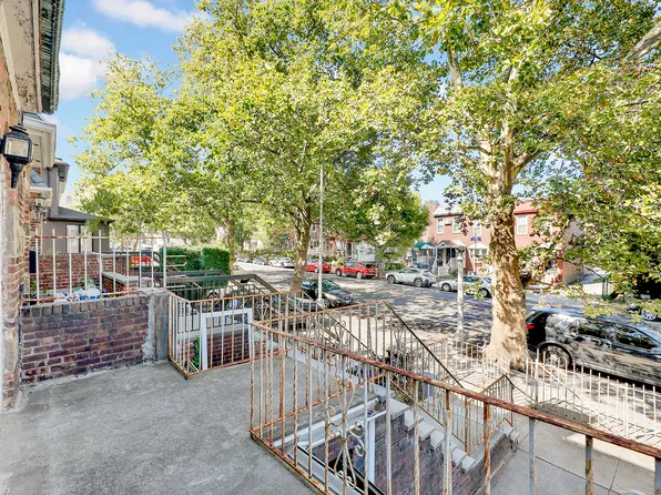 452 Marine Avenue image 3 of 19