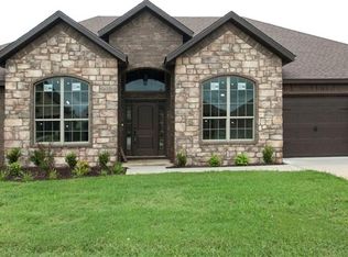 920 Sunset Ln, Centerton, AR 72719