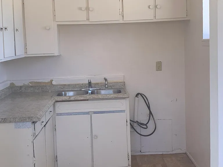 703 Hilton Ave — Photo 4