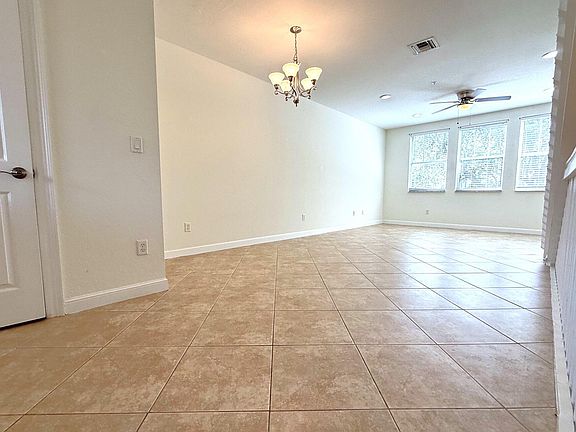 5th image of 960 Millbrae Ct Unit 4