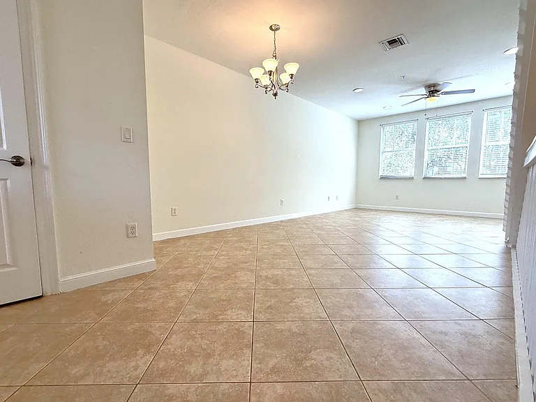 960 Millbrae Ct #4 — Photo 5