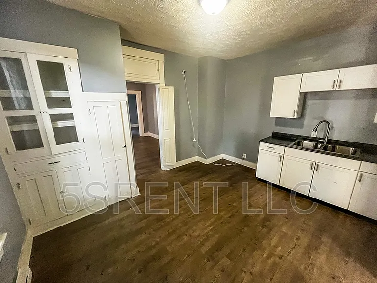406 Gray Ave — Photo 3