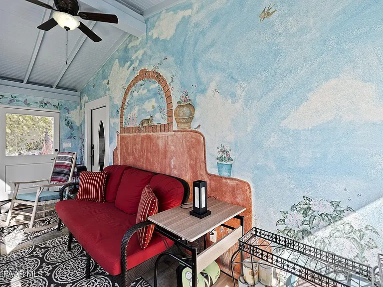 301 S Mount Vernon Ave — Photo 9