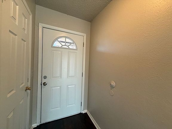 3rd image of 901 Craig Dr