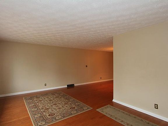 3rd image of 4901 Archmore Dr