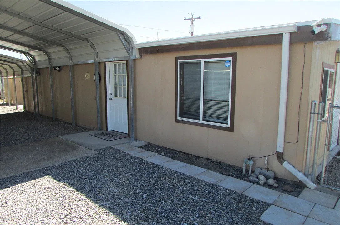 2 bed, 2.0 bath, 645 sqft, $1,100 — Photo 2