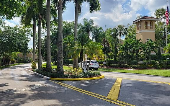 2nd image of 350 Palm Cir W