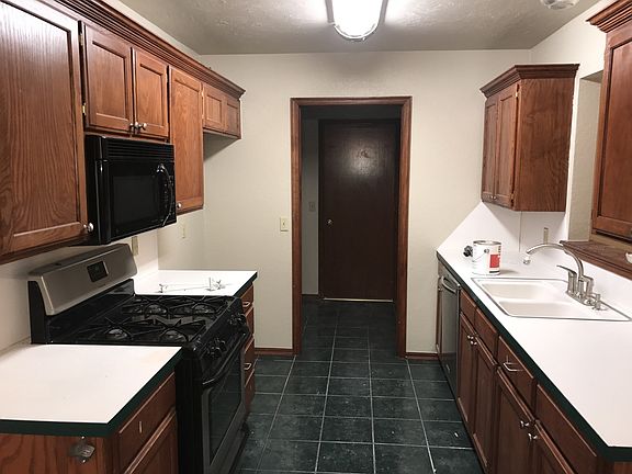 3rd image of 300 SW 93rd St