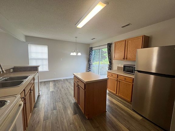 3rd image of 112 Daventry Pl