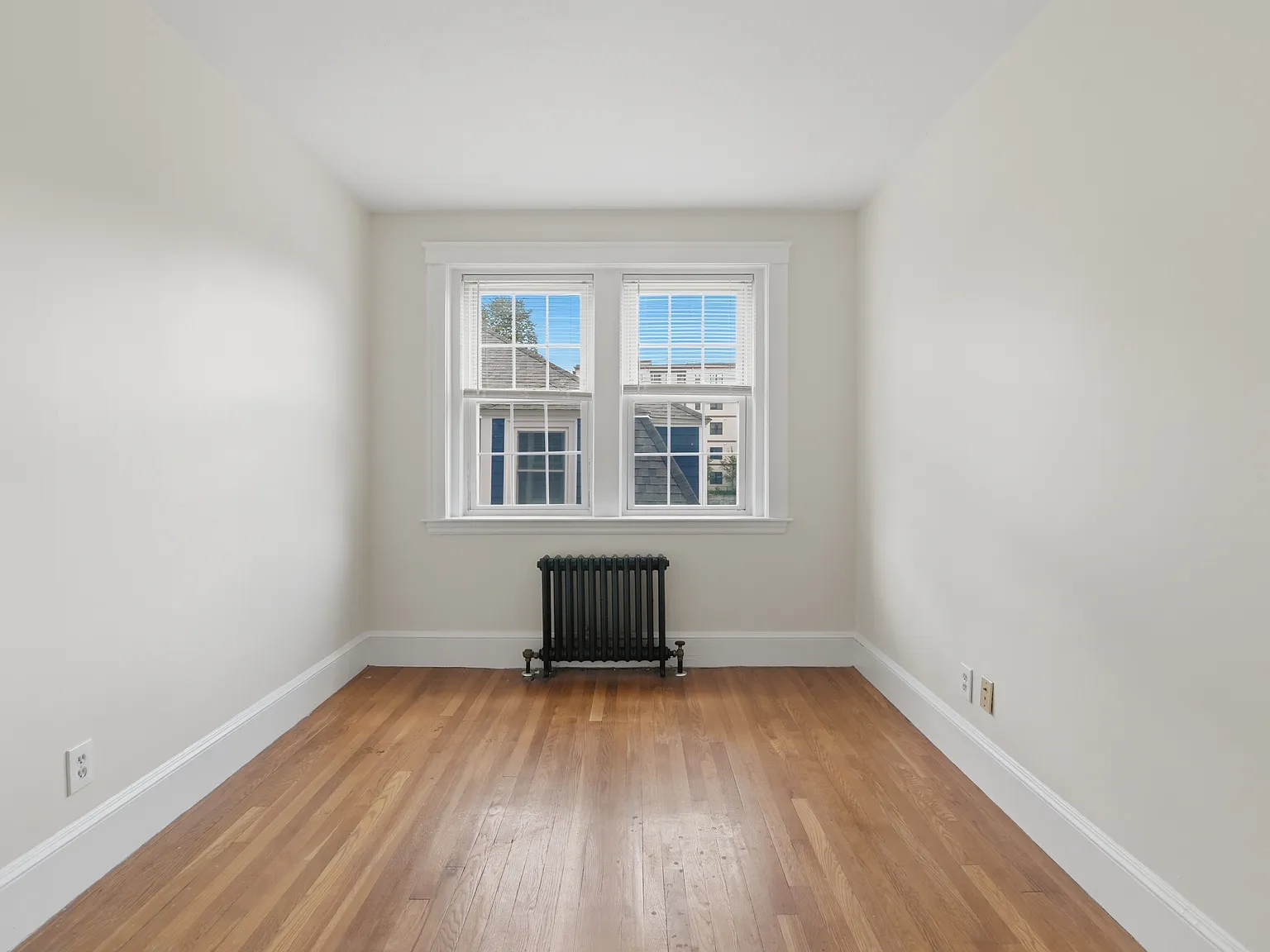 2 bed, 600 sqft, $2,200 — Photo 2