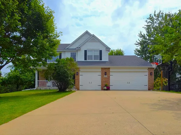 2051 Highgate Cir, Chanhassen, MN 55317