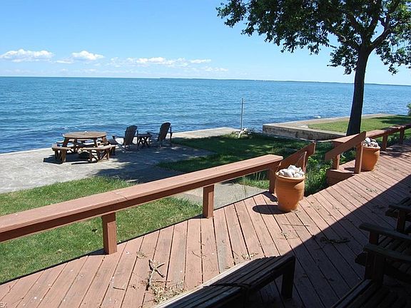 5th image of 2081 N Shore Dr