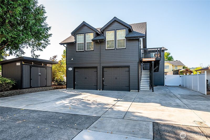 2nd image of 2501 Hickory Avenue