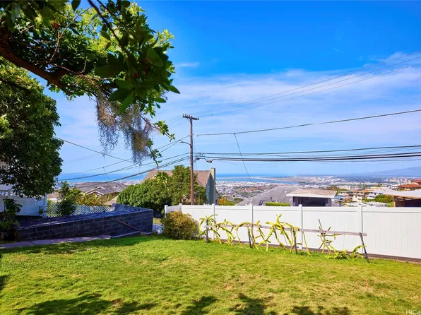 1556 Alewa Dr, Honolulu, HI 96817