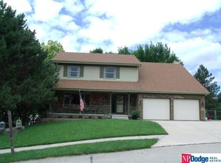 1206 Colonial Cir, Papillion, NE 68046